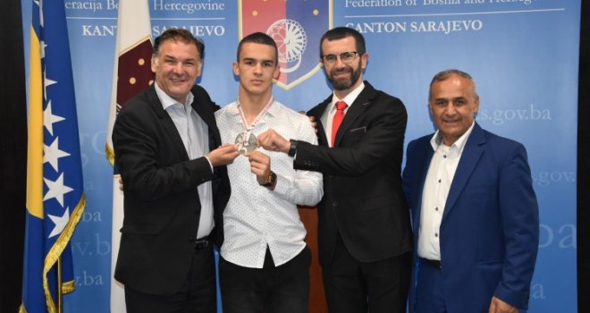 Ministar Kurić ugostio svjetskog viceprvaka u karateu Hamzu Turulju, njegovog trenera i oca