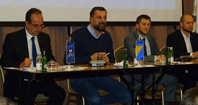 Neće u koaliciju sa SDA, prešli u Narod i Pravdu: Ko su dva nova člana koja su stala uz Konakovića?