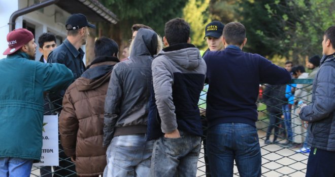 Nasilje u Sarajevu: Otkud pravo zaštitarima u tržnom centru na Otoci da kažnjavaju migrante?!