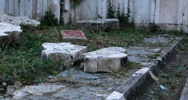 Desilo se ponovo, isti rukopis još od marta '92: 'Terorizam' u Mostaru! Opet napadnuto Partizansko spomen groblje!  