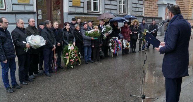 Obilježena 26. godišnjica masakra ispred OŠ 'Safvet beg Bašagić' u Sarajevu