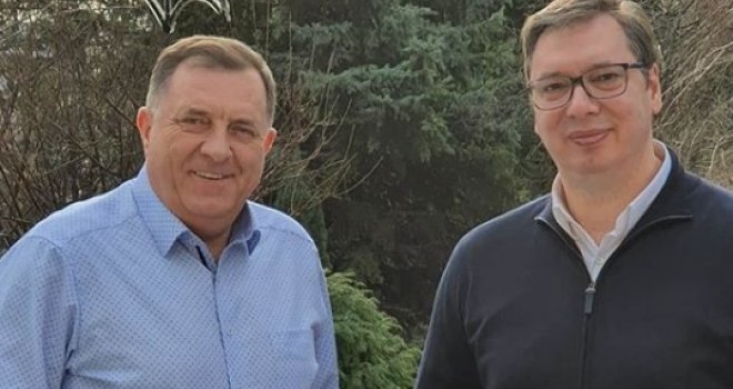 'Casual' izdanje političara: Opušteni Dodik i Vučić u nedjeljnoj šetnji