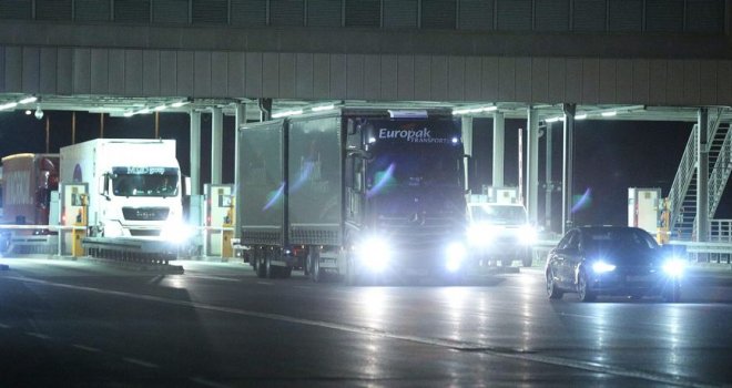 Konačno deblokiran: Kamion 'Bosnalijeka' sa neophodnom supstancom za proizvodnju dezinfekcionih sredstava stigao u BiH
