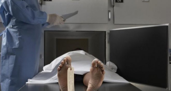 Radnici u mrtvačnicama i patolozi uznemireni zbog dokazane mogućnosti zaraze koronavirusom s pokojnika