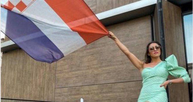Hana Hadžiavdagić pozirala sa zastavom RH, prije par dana kritikovala turizam: Smetalo im partijanje i Bosanci, a sad...