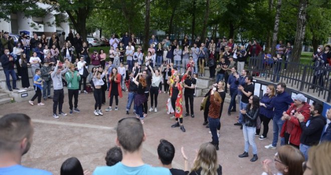 Predstavama „Teatar u kvartu“ u Sarajevu otvoren četvrti Pop Art Festival