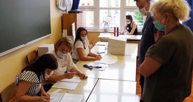 Modrić: Biračka mjesta u Mostaru uredno otvorena, sve uz poštivanje epidemioloških mjera
