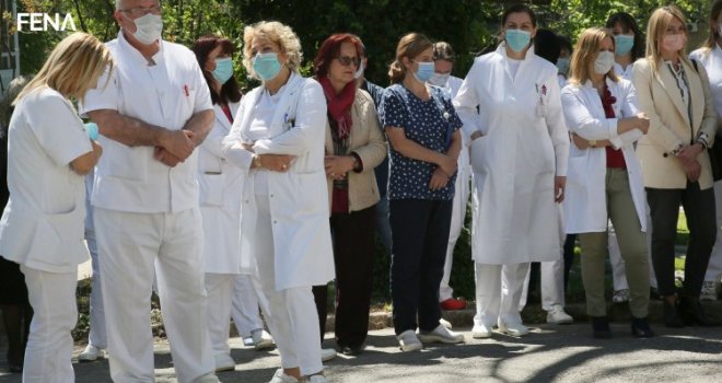 Više od 4.500 ljekara i stomatologa jutros tužili Vladi FBiH za diskriminaciju, 7. maja štrajk upozorenja