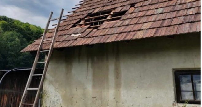Slovenci zahvalni Edisu iz Bosne: Besplatno popravlja krovove koji su oštećeni u oluji 