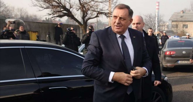 Detalji sa ročišta: Milorad Dodik se izvinjavao u sudnici, Sanja Vulić 'dobila žuti karton'
