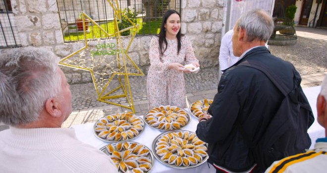 Gradonačelnica Karić proslavila Bajram sa sugrađanima uz baklave, čestitke i najljepše želje