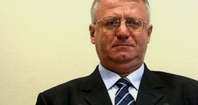 Šešelja danas očekuju u Beogradu, organizuju skup dobrodošlice