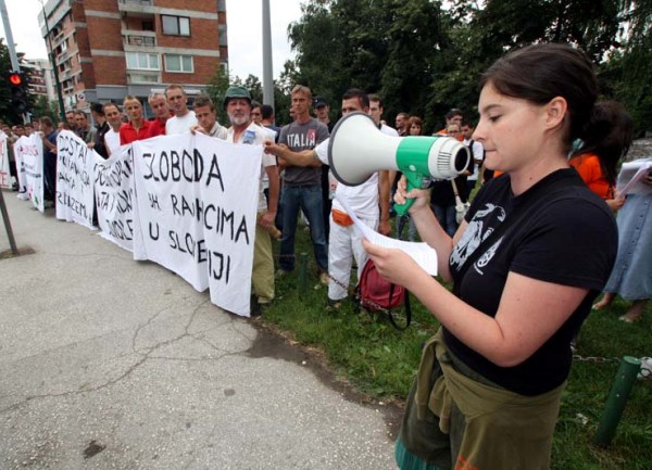 Protestni marš u Sarajevu-naslovna