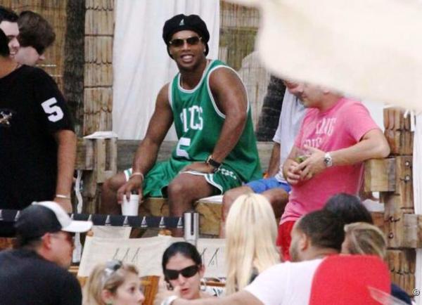 ronaldinjo na plazi