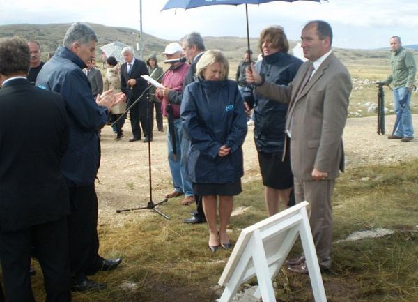 Borjana Krišto polaže kamen temeljac