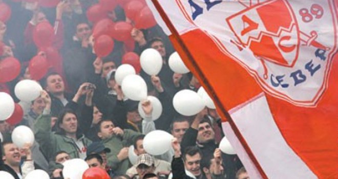 Navijači Crvene Zvezde razvili sramotan transparent podrške zločincu Ratku Mladiću