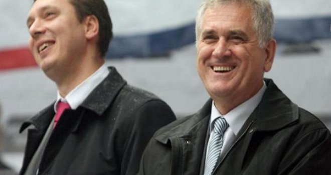 Šešelj, Vučić, Nikolić - obitelj Topalović...: Bura u Srbiji zbog najave Nikolićeve kandidature, a on uzvraća...