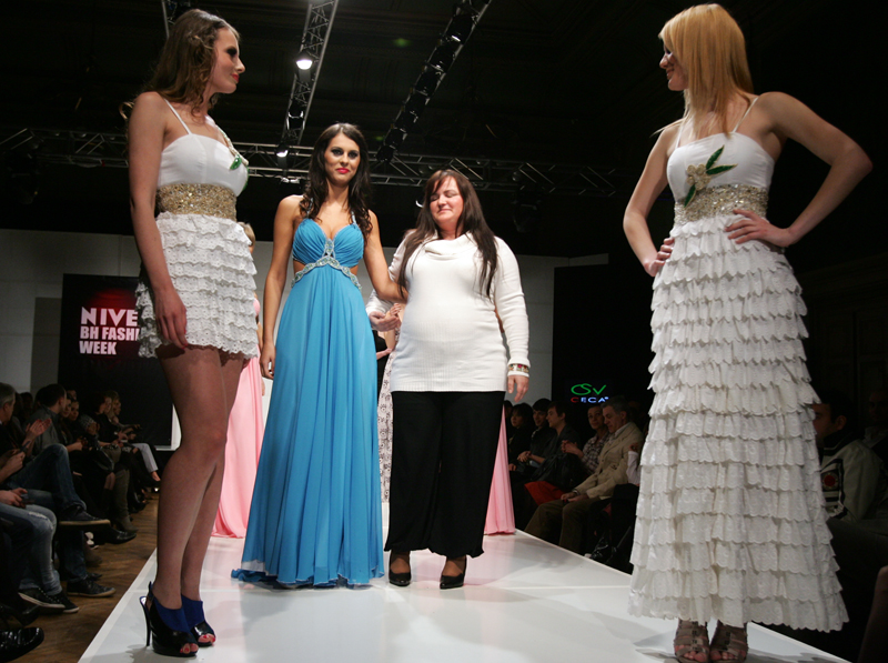 Nova kolekcija Svjetlane Vuković Cece nosi naziv 'Beauty', a rađena je iz dva dijela od po šest haljina. Prikazane su lepršave haljine bogate materijalima i haljine koje prate liniju tijela/ Foto: DEPO PORTAL 