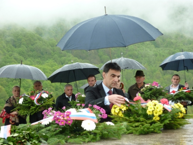 Polaganje vijenaca na Tjentištu