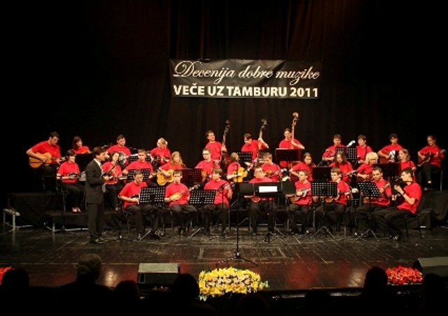 Veče uz tamburu