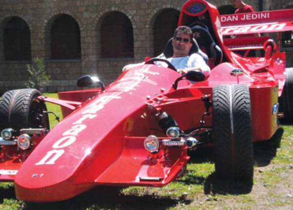Mišo Kuzmanović u svom bolidu
