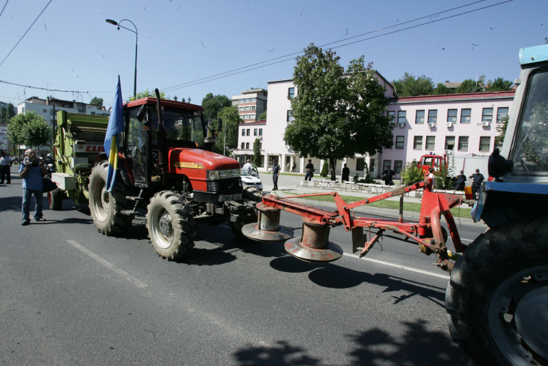 Poljoprivrednici iz FBiH pred zgradom federalne Vlade u Sarajevu