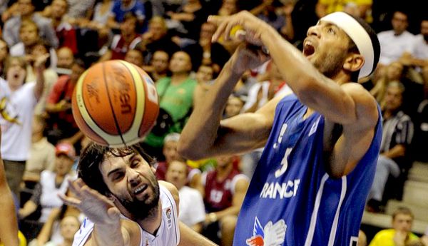 Miloš Teodosić i Nicolas Batum; foto: Getty Images