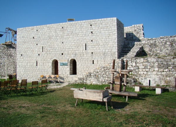 Stari grad Tešanj