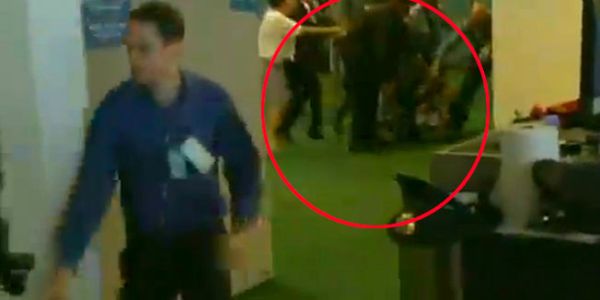 Šaketanje između tjelohranitelja turskog premijera Recepa Tayyipa Erdogana i zaštitara Ujedinjenih naroda; screenshot: Jutarnji.hr