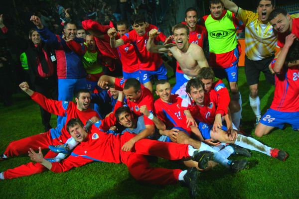 Igrači Borca s osvojenim peharom Kupa BiH pretprošle takmičarske sezone; foto; Oslobođenje