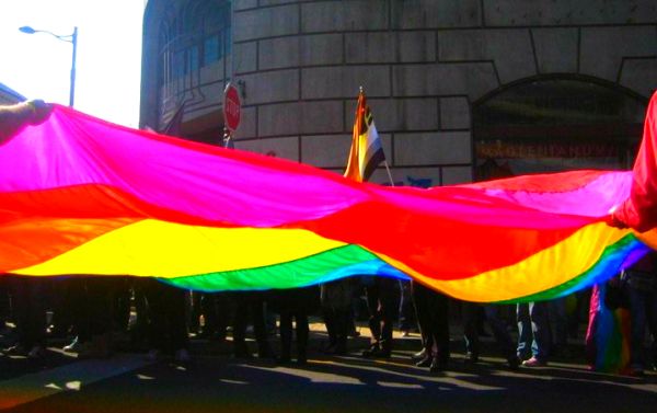 AI poziva sve one koji prijete Paradi da priznaju prava svih građana Srbije uključujući pripadnike LGBT populacije; foto: Belgraded.com