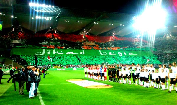 Antisemitski banner na utakmici Legije i Hapoela; foto: Legia.net