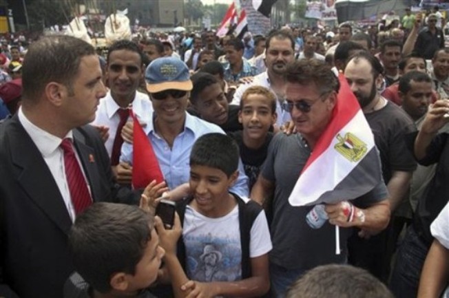 Sean Penn na protestu u Kairu