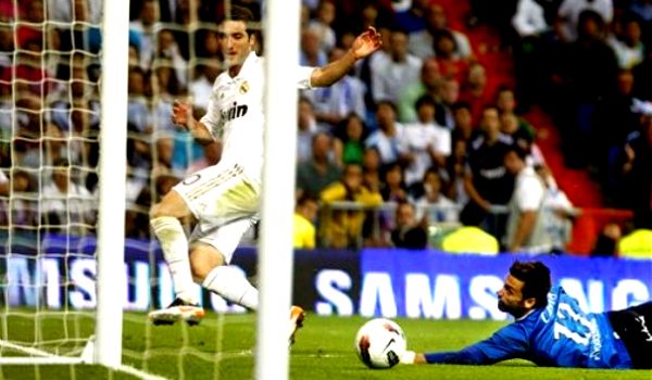 Gonzalo Higuain i Casto Espinosa; foto: AP