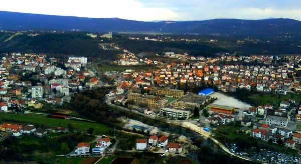  Policija trenutačno pretražuje sve škole na području Širokog Brijega; ilustracija: Wikipedia.org