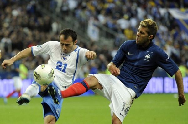 Darko Maletić i Jeremy Menez na utakmici Francuska - BiH; foto: Getty Images