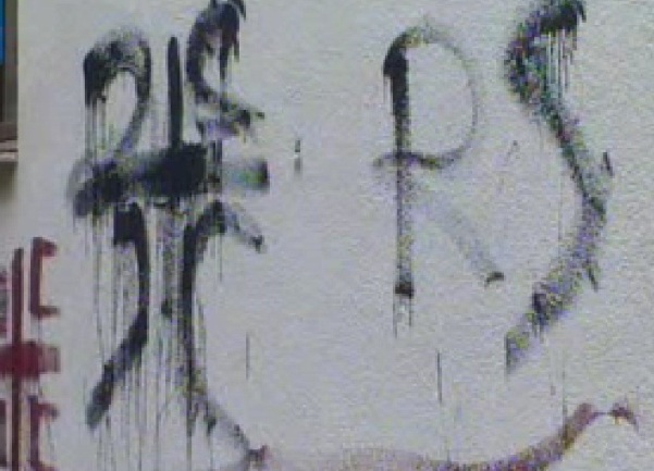 Grafiti na džamiji u Modriči