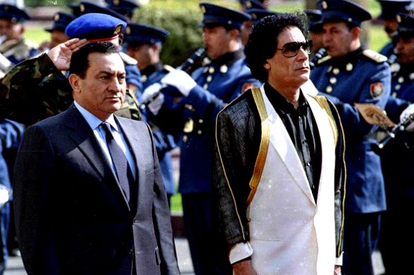 Hosni Mubarak i Muammer Gaddafi; foto: Reuters