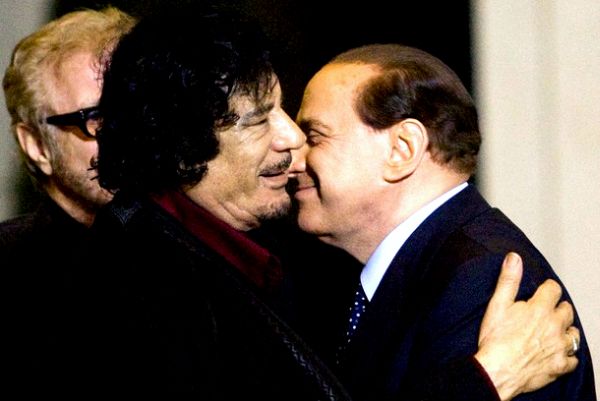 Muammer Gaddafi i Silvio Berlusconi; foto: Reuters