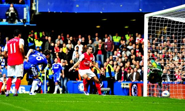 John Terry postiže drugi gol za Chelsea; foto: Getty Images