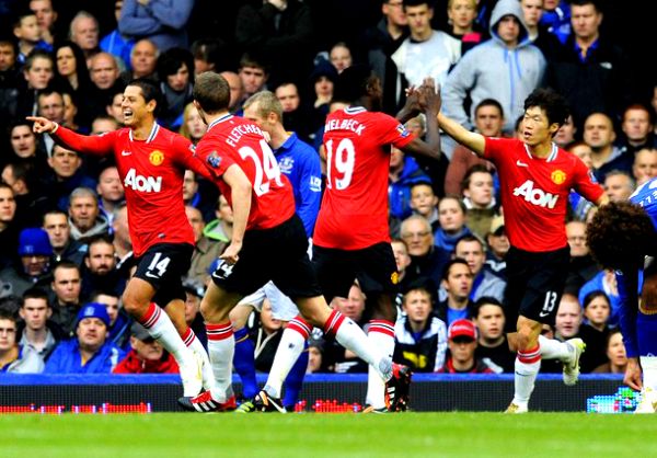 Javier Hernandez proslavlja pogodak; foto: Reuters