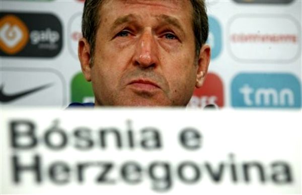 Safet Sušić na press konferenciji; foto: AP