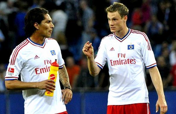 Paolo Guerrero i Marcell Jansen; foto: Reuters