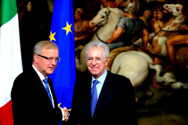 Olli Rehn (lijevo) i Mario Monti; foto: Getty Images