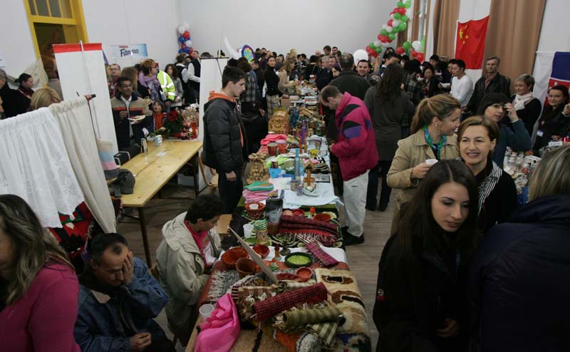 Više od 15 ambasada i diplomatskih predstavništava koja djeluju u BiH organizirali su danas u Sarajevu Prvi diplomatski zimski sajam/ Foto: DEPO PORTAL