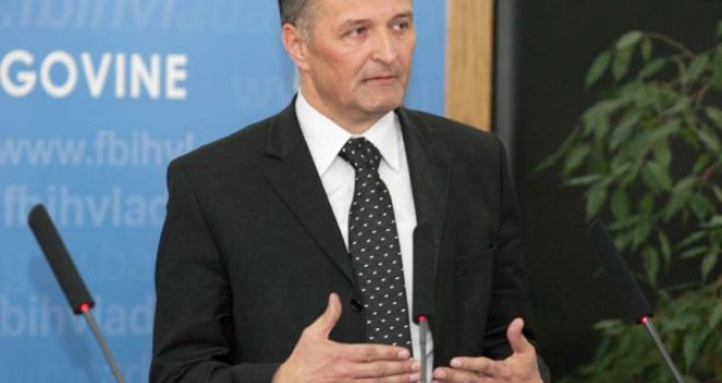 Zukan Helez: Ponosan sam što sam bio u vladi koja je dva puta povećala penzije