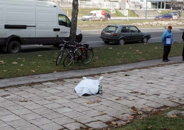 Čovjek preminuo na ulici, FOTO: DEPO