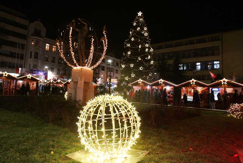 Novogodišnji ukrasi na ulicama Sarajeva / Foto: DEPO PORTAL