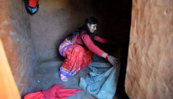 Žene u Nepalu zatvorene u šupe tokom menstruacije