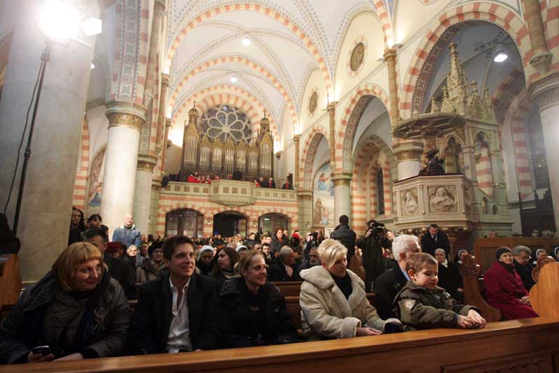 I ove godine Sveta božićna misa ponoćka okupila je veliki broj vjernika u katedrali Srca Isusova u Sarajevu/ Foto: DEPO PORTAL